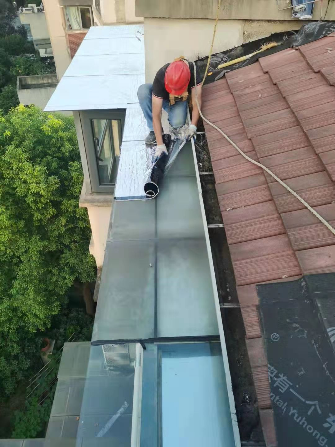 玄武區聚寶山莊防水補漏施工現場